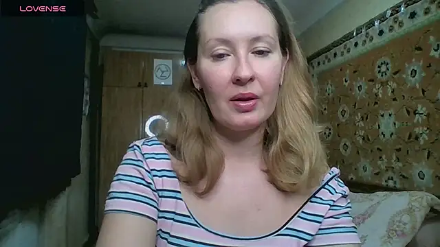 Snapshot of AnnaXLovers chatting on November 20, 2025, 12:27 pm AnnaXLovers online show from November 20, 2025, 12:27 pm