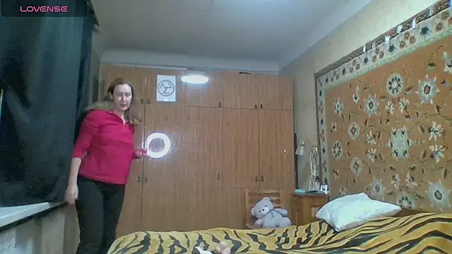 AnnaXLovers online show from December 5, 2025, 12:03 pm