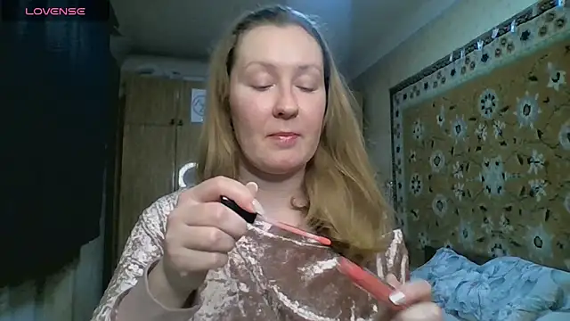 AnnaXLovers online show from February 13, 2026, 1:40 pm