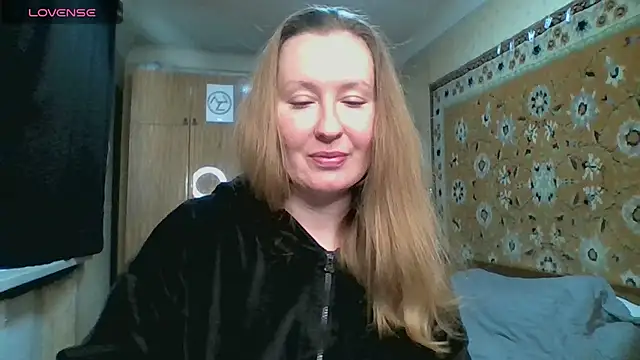 AnnaXLovers online show from April 28, 2026, 12:32 pm