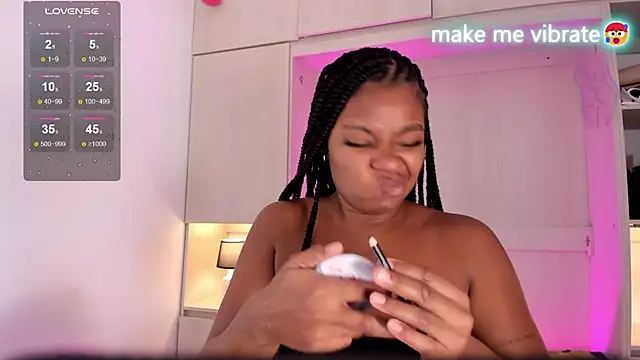 Snapshot of tamaraa_smiith chatting on February 6, 2025, 11:54 am tamaraa smiith online show from February 6, 2025, 11:54 am