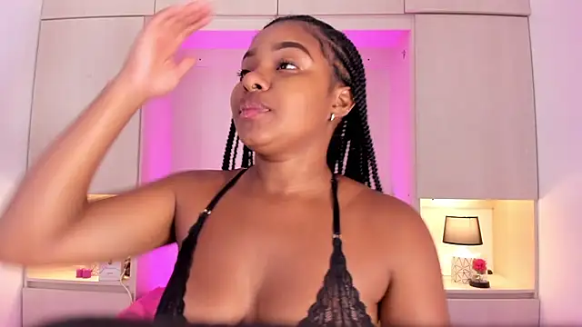 Snapshot of tamaraa_smiith chatting on February 13, 2025, 5:44 pm tamaraa smiith online show from February 13, 2025, 5:44 pm