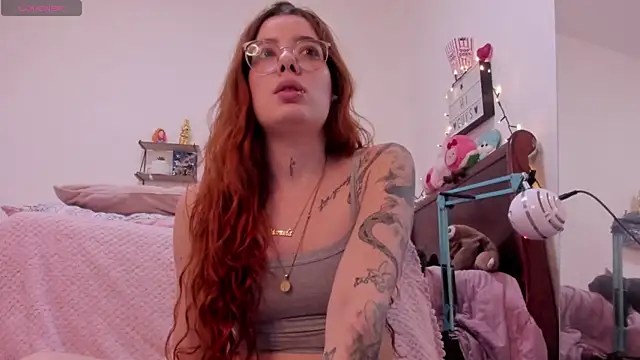 Snapshot of Manuela_monroe chatting on May 17, 2026, 9:44 pm Manuela monroe online show from May 17, 2026, 9:44 pm