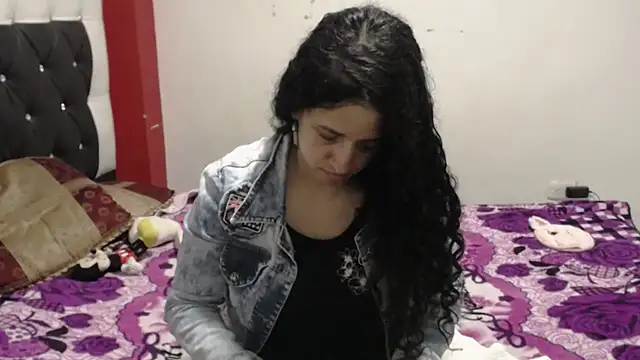 Snapshot of Katty_Bones chatting on March 22, 2025, 4:56 am Katty Bones online show from March 22, 2025, 4:56 am