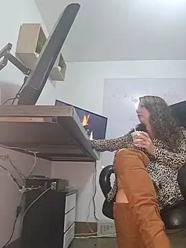 Snapshot of Sussy50 chatting on January 14, 2025, 10:55 pm Sussy50 online show from January 14, 2025, 10:55 pm