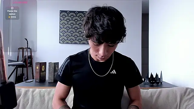 Snapshot of im__thomass chatting on November 28, 2025, 8:33 pm im thomass online show from November 28, 2025, 8:33 pm