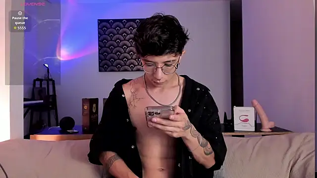Snapshot of im__thomass chatting on December 23, 2025, 2:42 am im thomass online show from December 23, 2025, 2:42 am