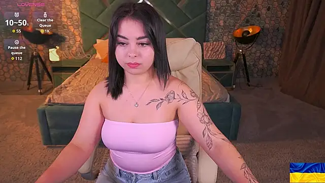 SusieWood online show from March 12, 2026, 9:10 pm