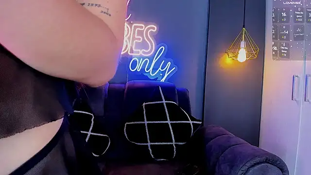 LOLIITA  LOVE online show from November 1, 2025, 5:59 pm