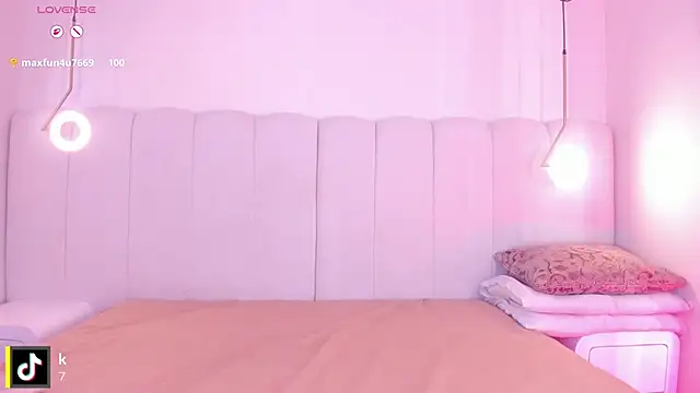  huge boobs ebony online show from March 12, 2026, 8:26 pm