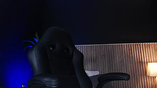 Snapshot of DilanJonnes_ chatting on February 4, 2025, 10:02 pm DilanJonnes online show from February 4, 2025, 10:02 pm