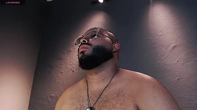 Snapshot of DilanJonnes_ chatting on March 5, 2026, 9:33 pm DilanJonnes online show from March 5, 2026, 9:33 pm