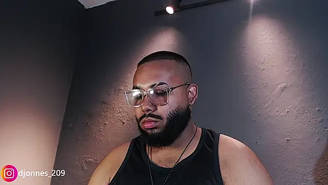 Snapshot of DilanJonnes_ chatting on March 12, 2026, 6:58 pm DilanJonnes online show from March 12, 2026, 6:58 pm