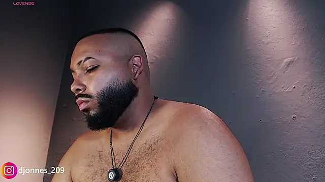 Snapshot of DilanJonnes_ chatting on March 13, 2026, 7:09 pm DilanJonnes online show from March 13, 2026, 7:09 pm