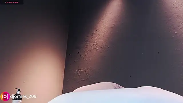 Snapshot of DilanJonnes_ chatting on March 15, 2026, 1:06 pm DilanJonnes online show from March 15, 2026, 1:06 pm