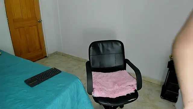 Snapshot of _Little_angel69 chatting on January 4, 2025, 2:04 pm Little angel69 online show from January 4, 2025, 2:04 pm