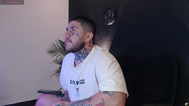 Snapshot of Ash_gusbig chatting on February 13, 2025, 3:07 am Ash gusbig online show from February 13, 2025, 3:07 am