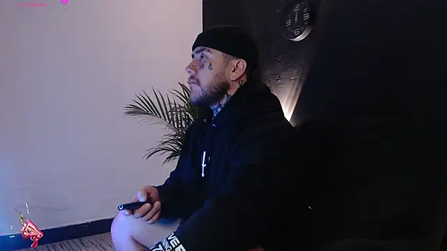 Snapshot of Ash_gusbig chatting on February 15, 2025, 12:15 am Ash gusbig online show from February 15, 2025, 12:15 am