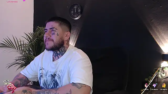 Snapshot of Ash_gusbig chatting on February 22, 2025, 3:01 am Ash gusbig online show from February 22, 2025, 3:01 am