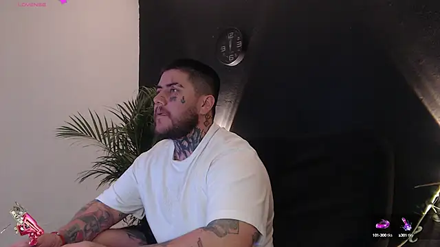 Snapshot of Ash_gusbig chatting on February 25, 2025, 2:47 am Ash gusbig online show from February 25, 2025, 2:47 am