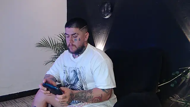 Snapshot of Ash_gusbig chatting on February 27, 2025, 5:56 am Ash gusbig online show from February 27, 2025, 5:56 am