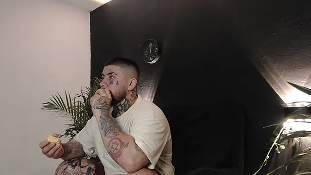 Snapshot of Ash_gusbig chatting on March 14, 2025, 3:04 am Ash gusbig online show from March 14, 2025, 3:04 am