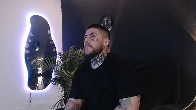 Snapshot of Ash_gusbig chatting on March 18, 2025, 2:15 am Ash gusbig online show from March 18, 2025, 2:15 am