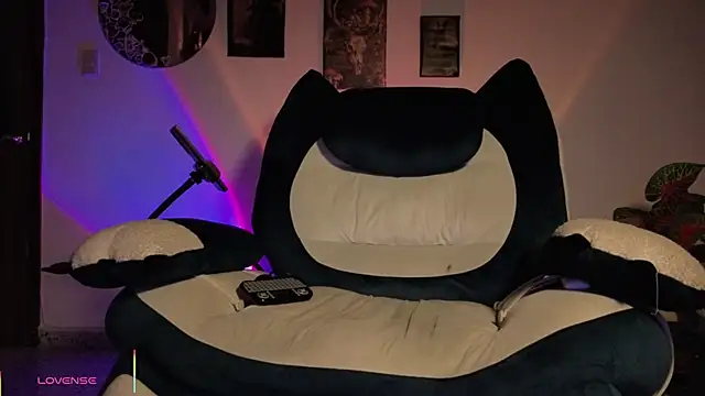Ash gusbig online show from June 4, 2026, 3:23 am