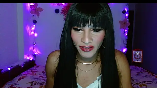 Snapshot of carolinemiller7 chatting on December 25, 2024, 8:40 am carolinemiller7 online show from December 25, 2024, 8:40 am