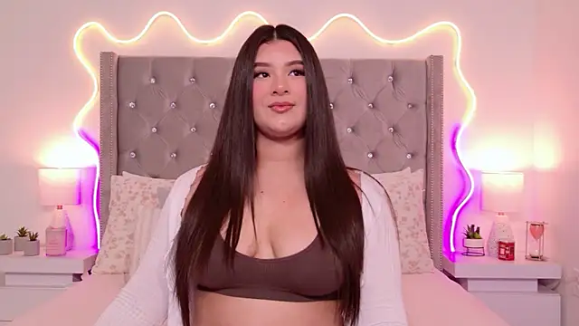 JuliaSUMMERS2022 online show from February 8, 2026, 10:02 pm