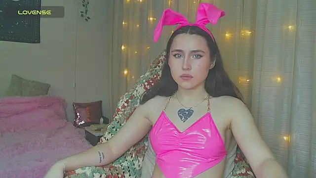 Snapshot of Aurora_workerr chatting on February 4, 2026, 12:11 pm Aurora workerr online show from February 4, 2026, 12:11 pm