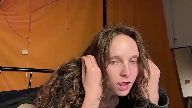 Snapshot of MikkyMoony chatting on September 26, 2025, 8:13 pm MikkyMoony online show from September 26, 2025, 8:13 pm