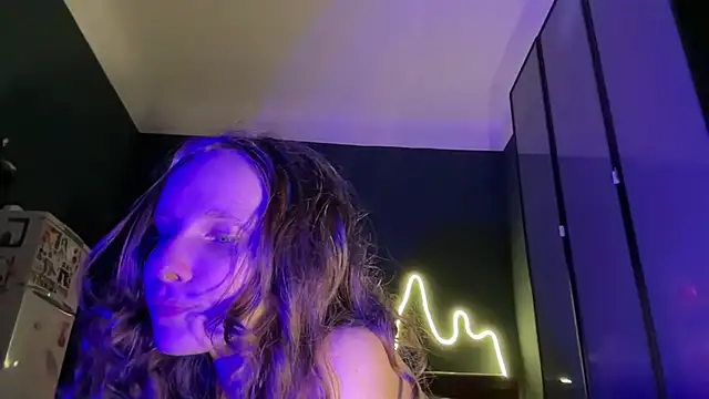 Snapshot of MikkyMoony chatting on October 9, 2025, 7:01 pm MikkyMoony online show from October 9, 2025, 7:01 pm