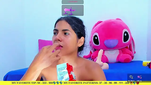 AriannaLewiis online show from May 19, 2026, 1:56 am
