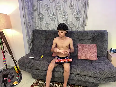 MyLatinHotBoys online show from March 12, 2025, 11:12 pm