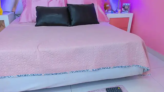 Snapshot of AnngelaSkye chatting on January 17, 2025, 7:19 am AnngelaSkye online show from January 17, 2025, 7:19 am