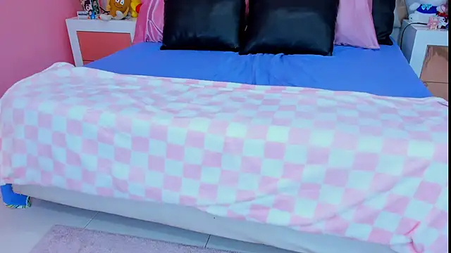 Snapshot of AnngelaSkye chatting on February 9, 2025, 4:36 am AnngelaSkye online show from February 9, 2025, 4:36 am