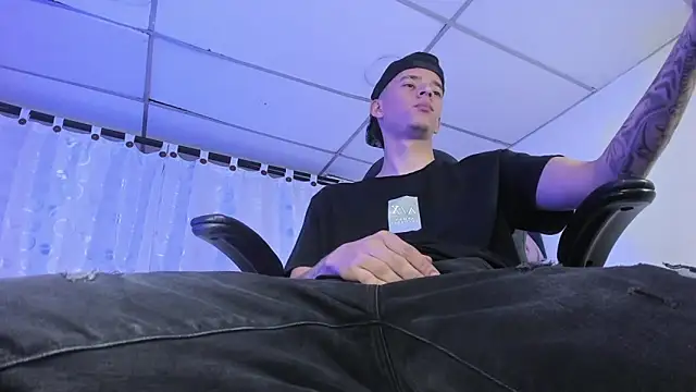 FrannBoy online show from March 7, 2025, 1:53 am