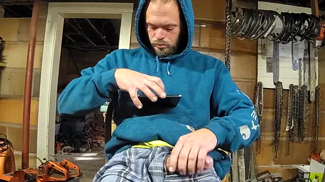 Snapshot of Bigoleslong98765 chatting on November 16, 2025, 3:17 pm Bigoleslong98765 online show from November 16, 2025, 3:17 pm