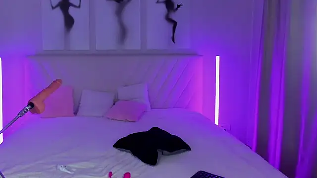 Snapshot of EmmaBarbs chatting on February 2, 2025, 10:06 pm EmmaBarbs online show from February 2, 2025, 10:06 pm