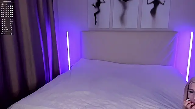 Snapshot of EmmaBarbs chatting on October 6, 2025, 8:39 pm EmmaBarbs online show from October 6, 2025, 8:39 pm