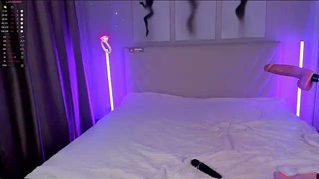 Snapshot of EmmaBarbs chatting on November 12, 2025, 8:52 pm EmmaBarbs online show from November 12, 2025, 8:52 pm