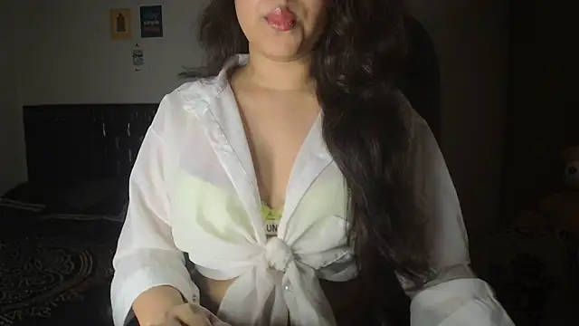 Most-Beautiful-Queen online show from May 12, 2026, 7:33 pm