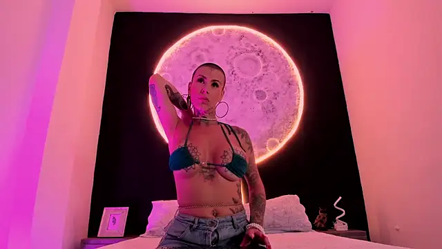 Snapshot of GinebraaFox_ chatting on February 13, 2025, 3:03 pm GinebraaFox online show from February 13, 2025, 3:03 pm