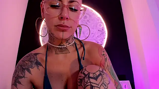 Snapshot of GinebraaFox_ chatting on February 13, 2025, 6:05 pm GinebraaFox online show from February 13, 2025, 6:05 pm