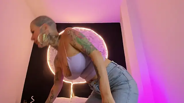 Snapshot of GinebraaFox_ chatting on March 10, 2025, 2:48 pm GinebraaFox online show from March 10, 2025, 2:48 pm