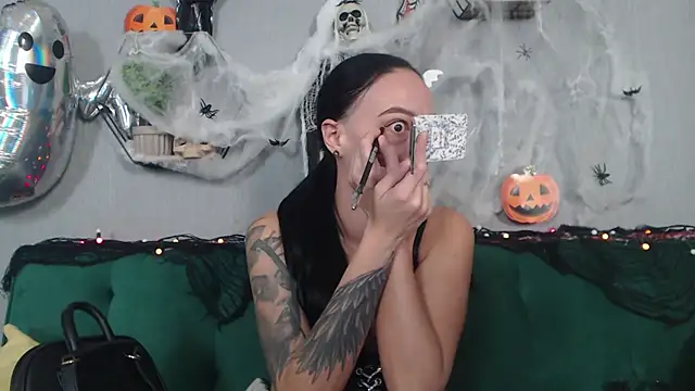 IzabelllNoir online show from October 30, 2025, 12:06 pm