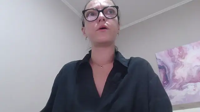 IzabelllNoir online show from June 24, 2026, 6:56 am
