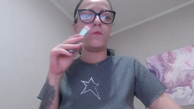 IzabelllNoir online show from June 25, 2026, 5:56 am