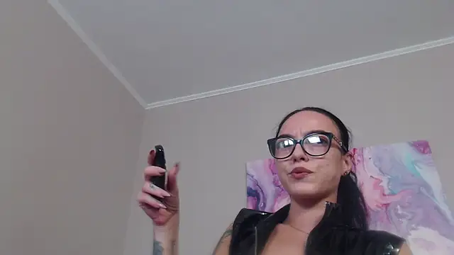 IzabelllNoir online show from July 19, 2026, 8:29 am